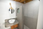 Marea Baja hotel 5 - full bathroom